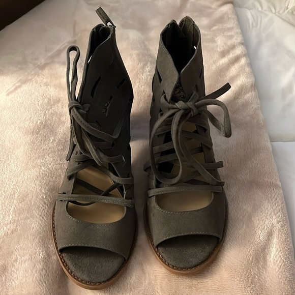 Vince Camuto Heeled Booties - Picture 1 of 6